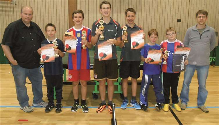 Stolz freuten sich die Sieger über ihre Preise. SV Hatzenport-Löf