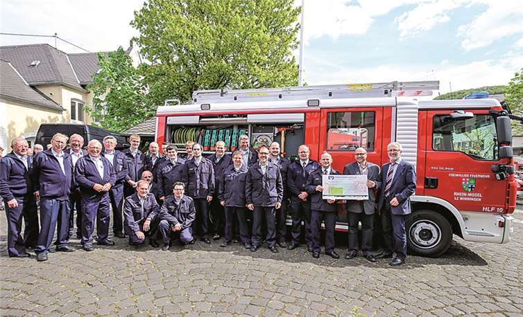 Stolz ist die Freiwillige Feuerwehr Winningen auf das neue Fahrzeug, mit dem sie schneller und effektiver retten kann.   EP