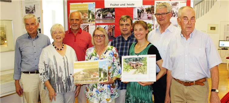 Stolz konnte der Historische Kalender für 2019 präsentiert werden.Bürgerstiftung Bad Ems