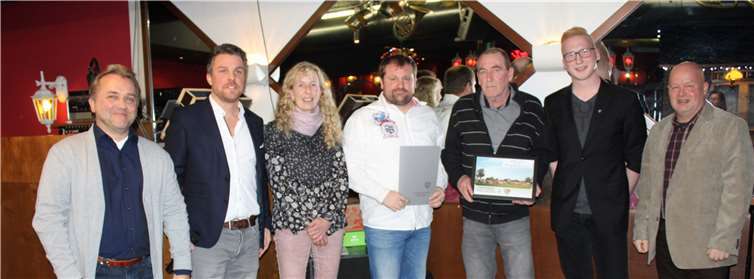 Stolz nahm man „Jugendförderpreis“ entgegen. privat