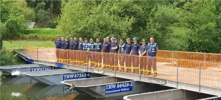 Stolz präsentieren die Cochemer ihr Werk. Fotos: THW Cochem