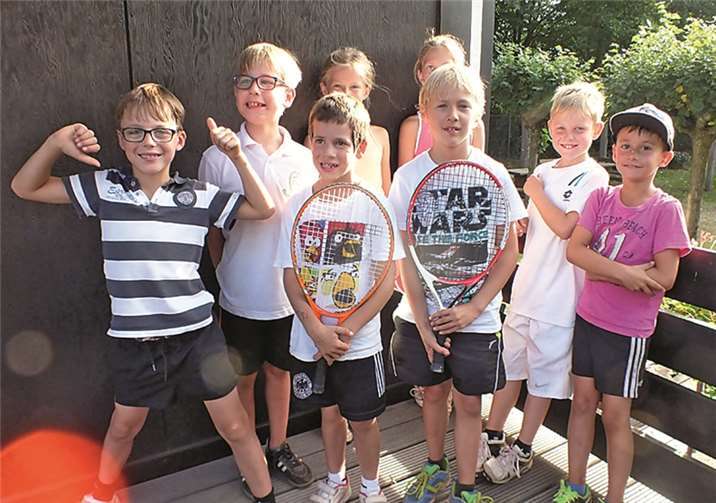 Stolz präsentieren sich die Minis des HTC Bad Neuenahr nach ihren hervorragenden Leistungen bei derMainzelmännchen-Medenrunde. privat