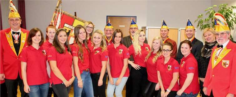 Stolz präsentieren sich die neuen Mitglieder des CCKK.Stefan Ott (CCKK)