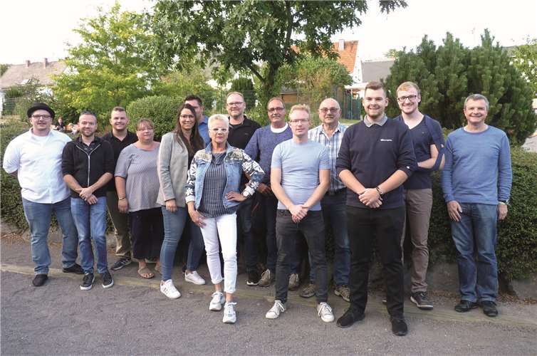 Stolz präsentiert der Vorstand des Karneval- und Theatervereins Thür seine Tollität für die Session 2019/2020 „Prinzessin Dorothee I. von Herzen ewig Jeck“ (vorne Mitte). Foto: FRE