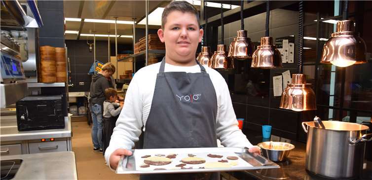 Stolz präsentierte David das Tablett mit den Leckereien.