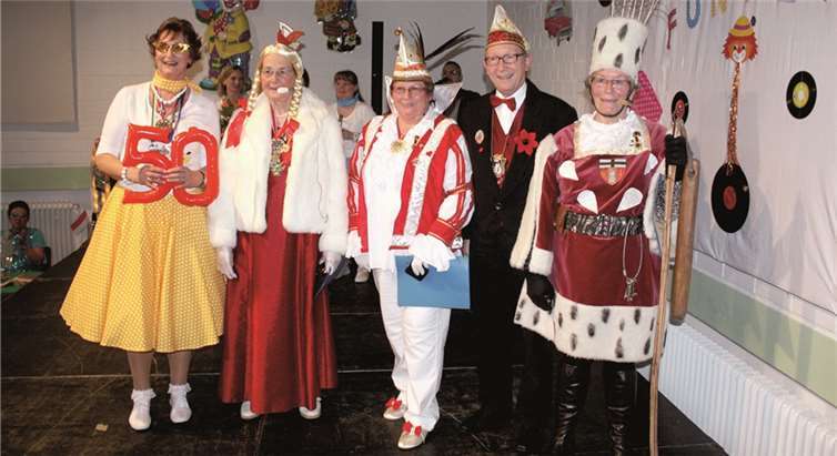 Stolz präsentierte Obermöhn Bettina Acker die von Erwin Rüddel geehrten Damen.DL