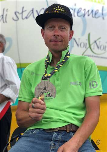 Stolz präsentierte der Ahrtaler seine Medaille.