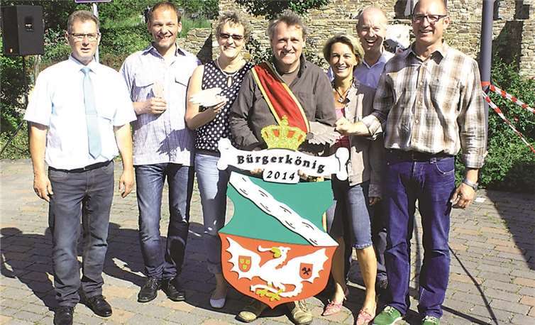 Stolz präsentierte sich der neue Bürgerkönig mit den Pfänderschützen auf dem Renesse-Platz vor der Unteren Burg. DL