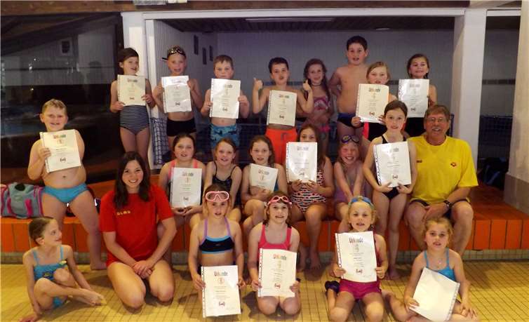 Stolz präsentierten die Kids ihre Urkunden. privat