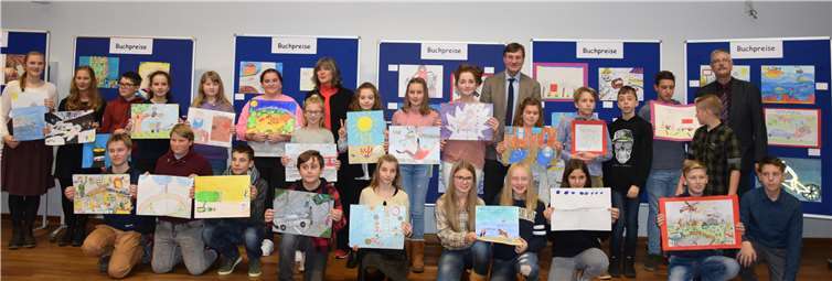 Stolz präsentierten die Preisträger ihre Werke.UBU