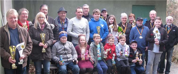 Stolz präsentierten die Sieger der einzelnen Klassen ihre Preise.  privat