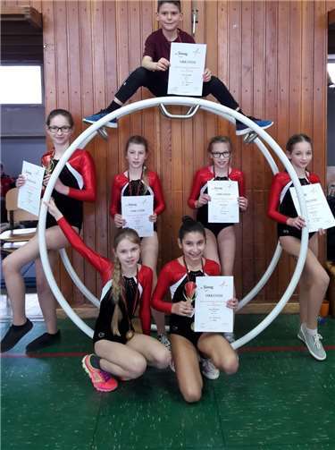 Stolz präsentierten die Teilnehmer ihre Pokale und Urkunden. Foto: privat