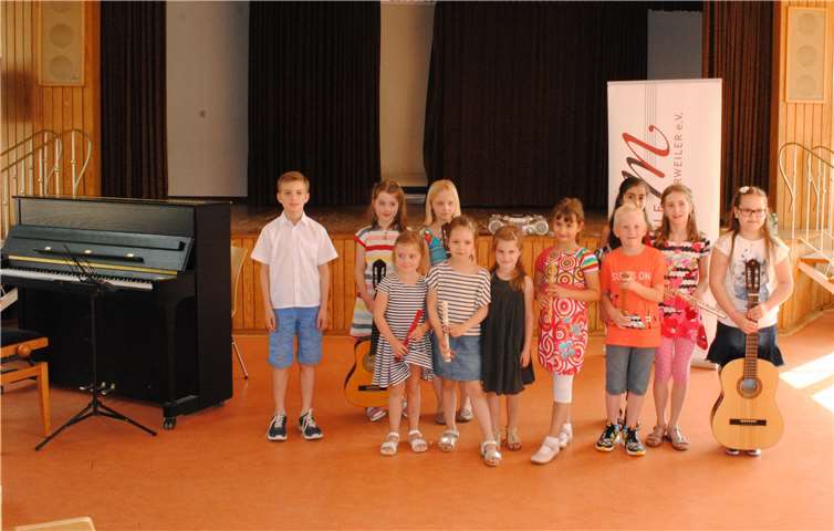 Stolz präsentierten die kleinen Musiker die eingeübten Stücke.  privat