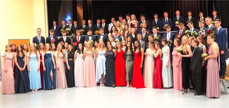 Stolz strahlten auch die Gesichter der jungen Tanzschülerinnen und -schüler aus den Klassen 10 und 11. Quellen: Rhein-Gymnasium Sinzig