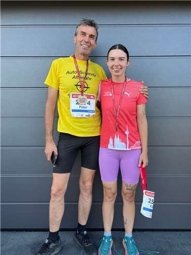 Stolz und glücklich im Ziel: Vater Peter und Ann-Kathrin Schmitz.  Foto:privat