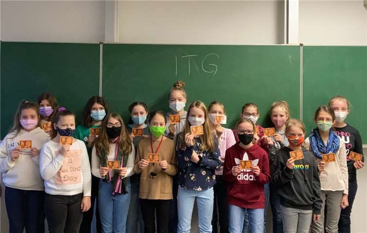 Stolz werden die frisch erworbenen Führerscheine präsentiert. Foto: privat