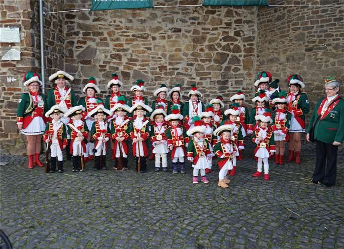Stolz zeigten die Jüngsten der Rheinbacher Stadtsoldaten ihre neuen Unformen. Quelle: Stadtsoldadencorps Rheinbach 1905 e.V.