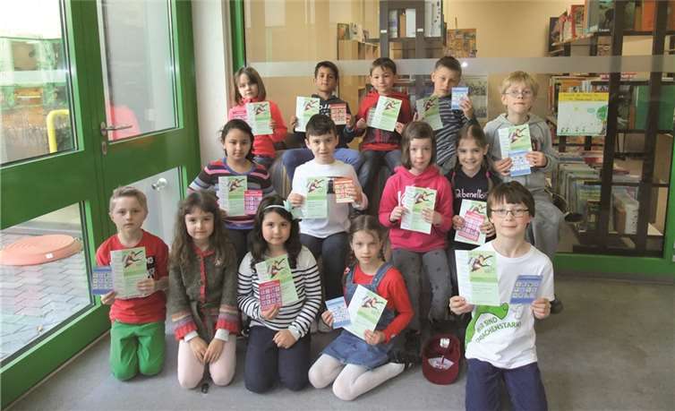 Stolz zeigten die Teilnehmer ihre Urkunden.privat