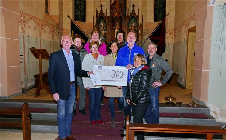 Stolze 300 Euro gehen an die Kinderkrebsstation in Koblenz. Foto: privat