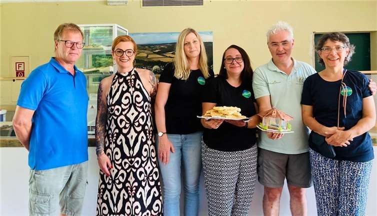 Stolze 731 Euro kamen bei dem Kuchenverkauf zusammen.  Foto: Aktive Gemeinde Roßbach e.V.