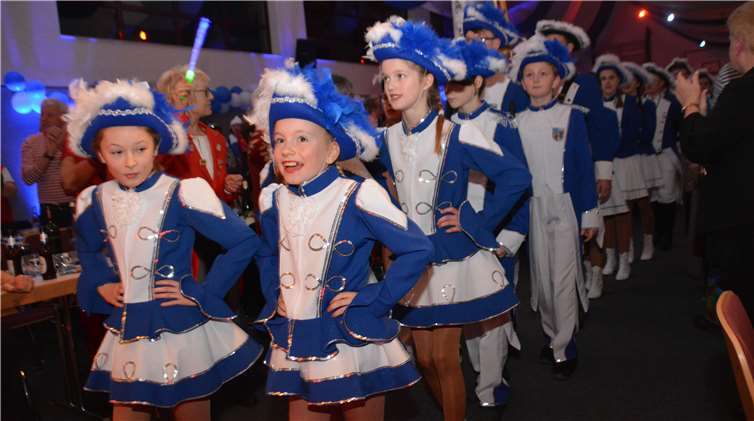 Stolze Maxigardisten beim Einmarsch