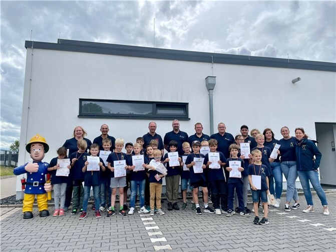 Stolze Nachwuchs-Feuerwehrleute: Bambiniflamme 1 und 2 in Unkel verliehen. Foto: privat