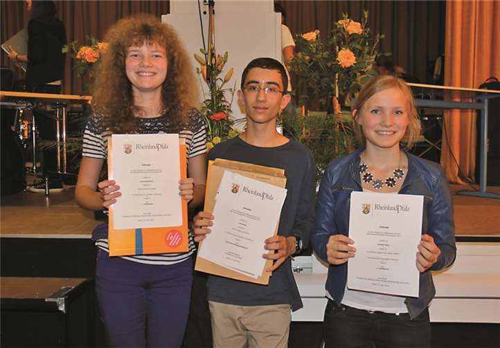Stolze Preisträger: Lena Gottschalk, Felix Beus und Hannah Jesse (v.l.). Privat