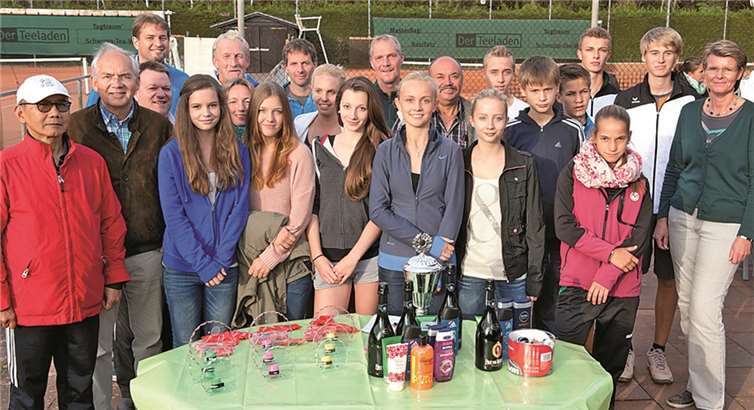 Stolze Sieger bei der Meisterehrung des TC Schwarz-Weiß Heimerzheim. privat