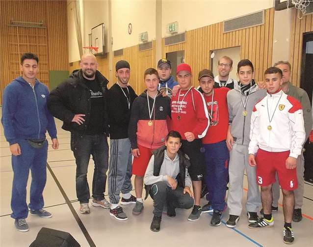 Stolze Sieger beim Meckenheimer Mitternachtsfußballturnier. Stadt Meckenheim