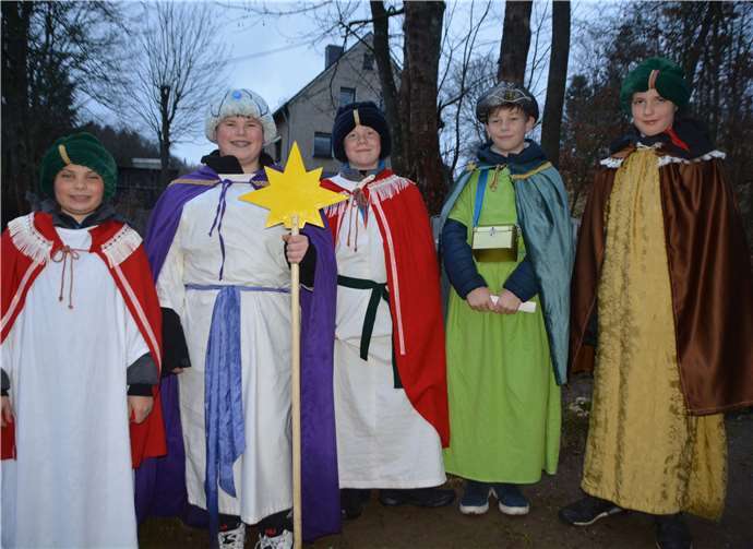 Kinder brachten den Segen in die Häuser Stolze Sternsinger in Aktion.