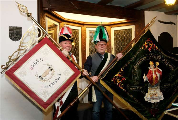 Stolze Vertreter einer jahrhundertealten Tradition: Bert Schäfer (rechts) repräsentiert in den kommenden beiden Jahren die Gerber, Bernd Koll wurde erneut zum Zunftmeister der Wollenweber gewählt.