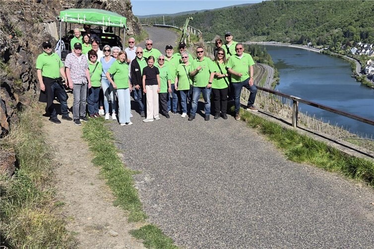 Stop am Aussichtpunkt mit Blick auf Lay