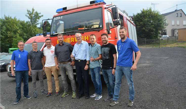 Strafe muss sein: Kempenichs Feuerwehr musste die strengen Amtsrichter (Voyeure) mit Blaulicht durch den Ort fahren.