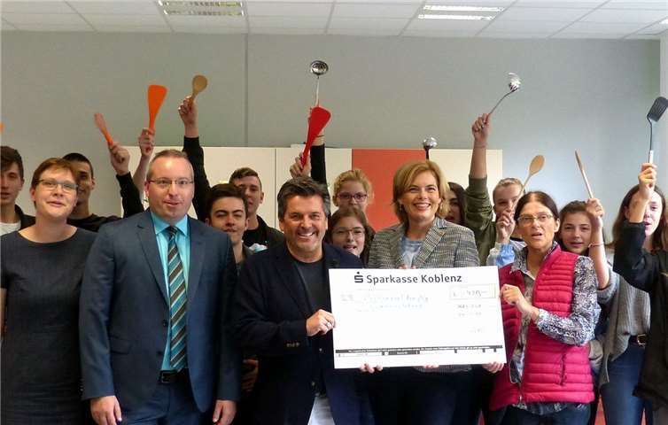 Strahlende Gesichter anlässlich der Scheckübergabe an den Koblenzer Kinderschutzbund.  Privat