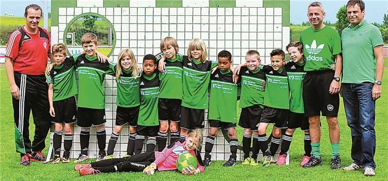 Strahlende Gesichter bei Spielern und Trainern gab es beim Vatertagsturnier in Kruft zu sehen.privat