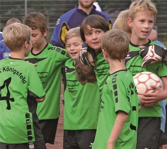 Strahlende Gesichter bei den E-Jugendlichen der JSG Waldorf/Königsfeld nach dem 8:1-Sieg gegen den Tabellenzweiten Bad Bodendorf II. privat