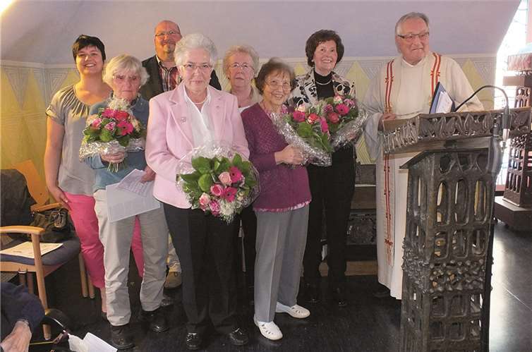 Strahlende Gesichter bei den Jubilaren und der Einrichtungsleitung. Privat