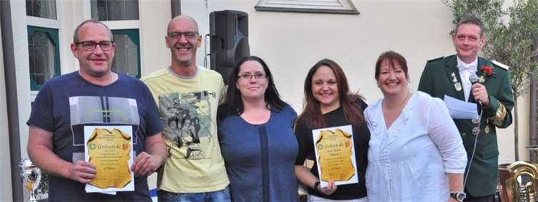 Strahlende Gesichter bei der Siegerehrung des Bürgerkönigschießens.