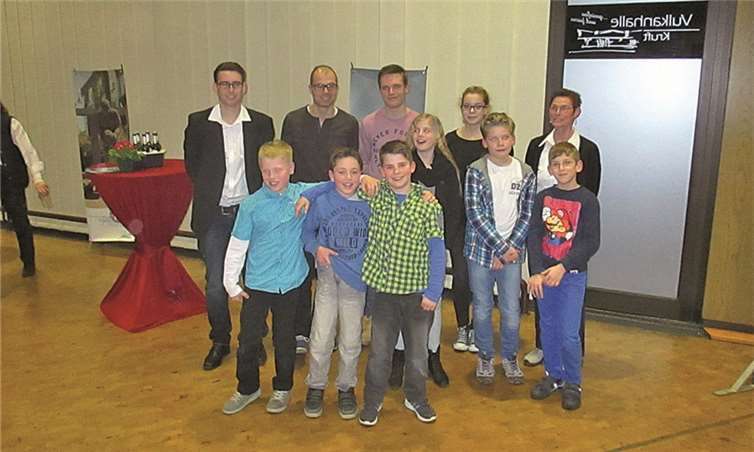 Strahlende Gesichter bei der Sportlerehrung der Verbandsgemeinde Pellenz. privat