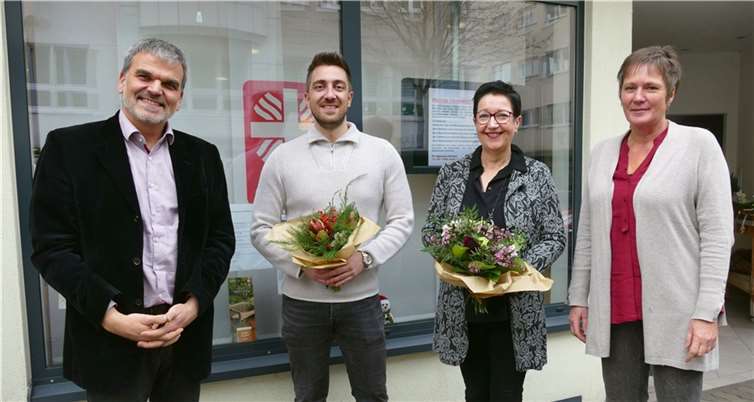 Strahlende Gesichter bei der Verabschiedung und Begrüßung: v.li. Achim Meis (Leiter Soziale Dienste), Can Depré und seine Vorgängerin Helga Müssenich, Caritasdirektorin Martina Best-Liesenfeld.Quelle: Caritasverband Koblenz