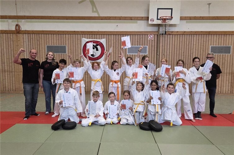 Strahlende Gesichter beim Gruppenfoto.