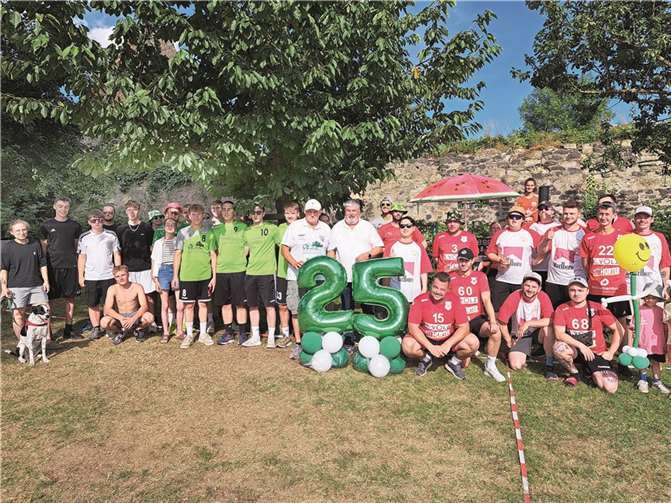 Strahlende Gesichter der Mannschaften nach dem Völkerball-Turnier.  Fotos: FRE