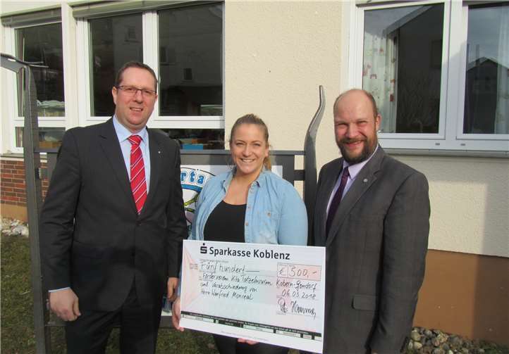 Strahlende Gesichter gab es bei der Spendenübergabe. privat