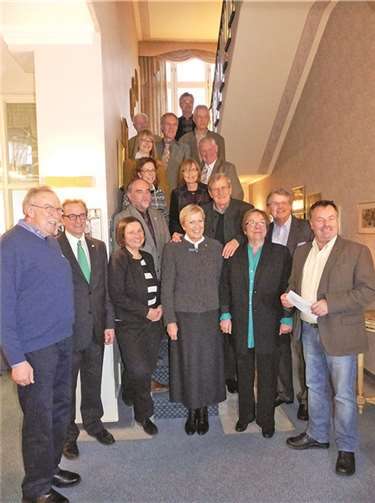 Strahlende Gesichter gab es bei der Überreichung der Spendengelder, Lions-Präsidentin Dr. Cordula Krawehl-Nakath wurde von den Vertretern der Organisationen in die Mitte genommen. WM