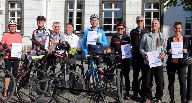 Strahlende Gesichter gab es beim Spitzenteam der Freien Wähler zum Abschluss des dreiwöchigen Stadtradelns. Foto: Friedsam Werbeagentur