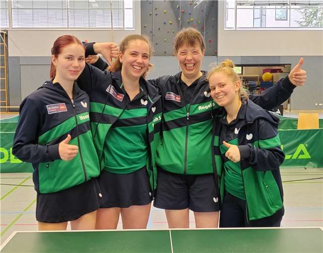 Strahlende Gesichter nach dem Klassenerhalt: v.li. Hannah Krießbach, Hannah Schönau, Angela Schönau und Steffi Hoffmann. Foto: TTC GW Fritzdorf