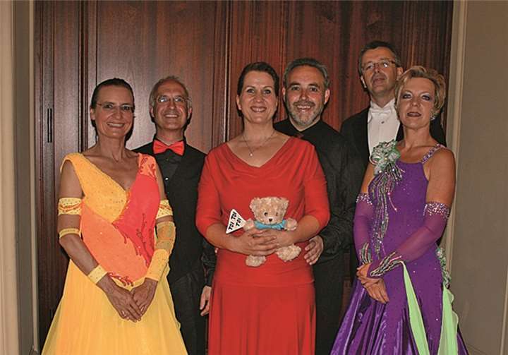 Strahlende Gesichter (v.l.n.r.): Dr. Ingrid Hupp, Joachim Eckermann, Iris Flerus, Markus und Gabi Schäfer.privat