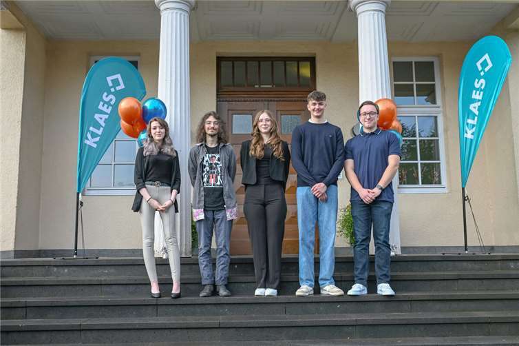Strahlende Gesichter (v.l.n.r.): Jenna Sanchez, Ciaran Schäfer, Darline Krieger, Johannes Retzmann, Hendrik Maurer.  Foto: Lilien Gergert (Klaes)