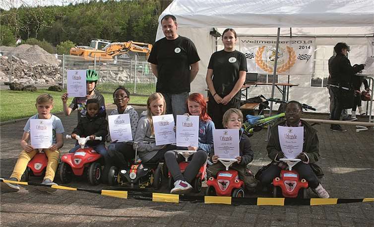 Oliver Fischer holte sich den Sieg im Bobby-Car-Rennen 
