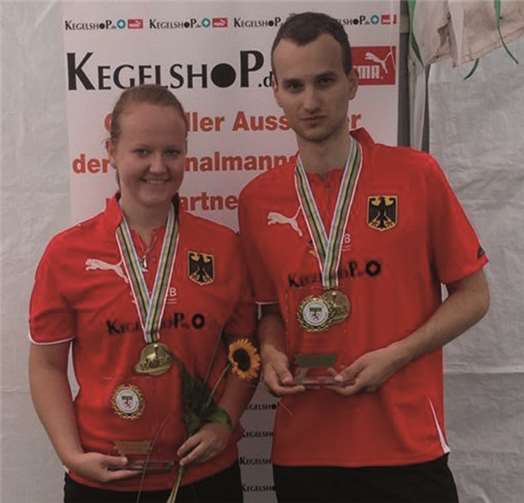 Strahlende Weltmeister - Robert Heinichen mit Partnerin Luisa Wagner. privat